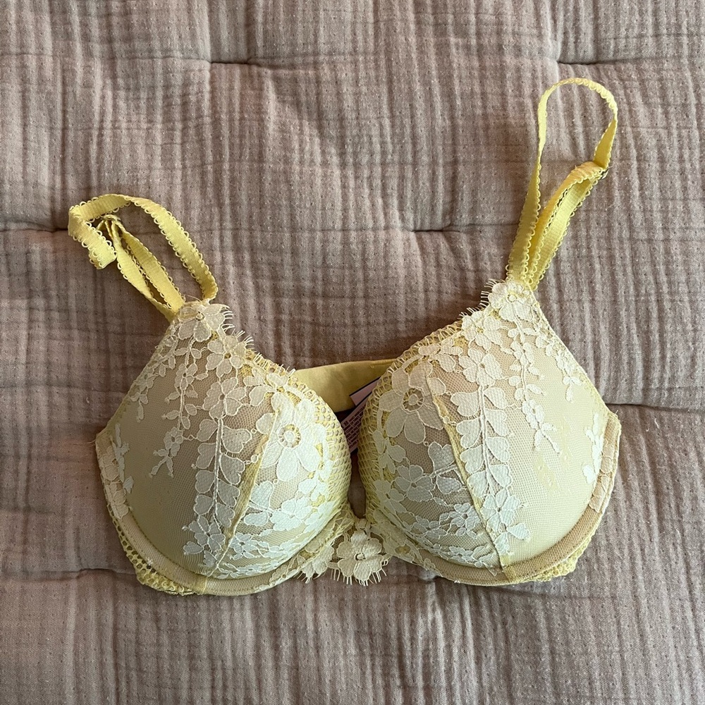 Like-New Victoria’s Secret Dream Angels Lace & Fishnet Push-Up Bra